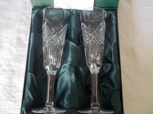 2 Tyrone Crystal Antrim Champagne Flutes - Picture 3 of 7