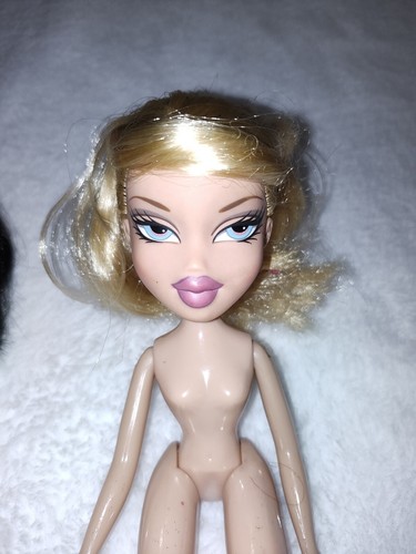 2001 MGA Bundle 9 Bratz Dolls Jeans Blouses & More Jade Yasmin Cloe Meygan - Picture 7 of 24
