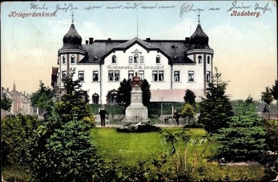 Ak Radeberg in Sachsen, Restaurant Café Lindenhof, Kriegerdenkmal - 3646559