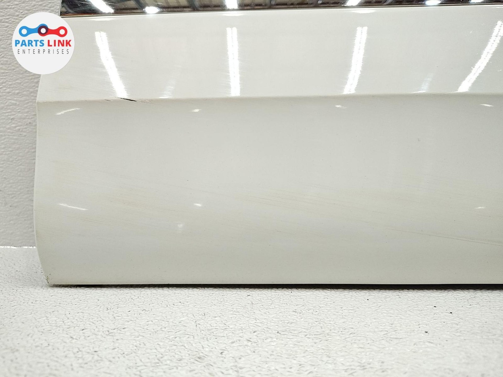 Bentley Bentayga Speed 2017-2020 Rear Left Lower Molding White P/N 9561027