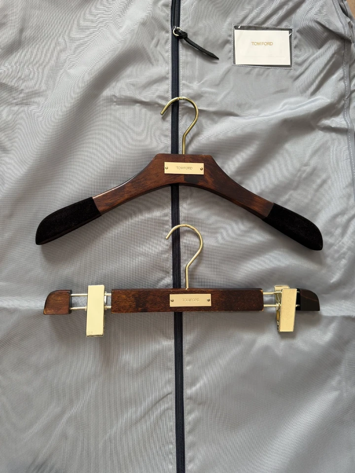 Porta abiti  dust bag TOM FORD originale 60*120,  2 grucce confezione lusso - Image 3 of 4