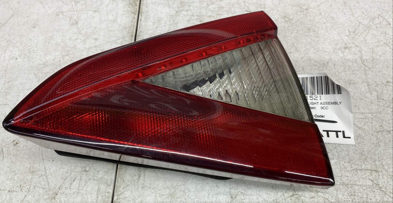 2010 Maserati GranTurismo M145 Passenger Side Inner Tail Light Lamp 285757