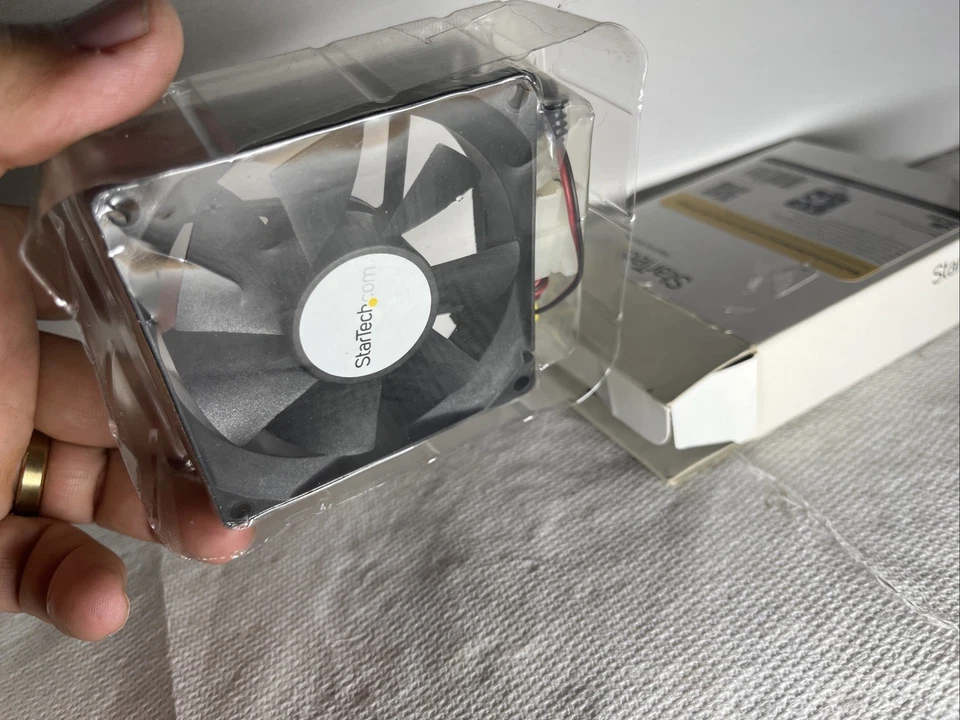 Startech.com 80MM Ball Bearing case FAN with, 4PIN, 3.14" x 3.14" x 0.98", 12 V - Image 3 of 4