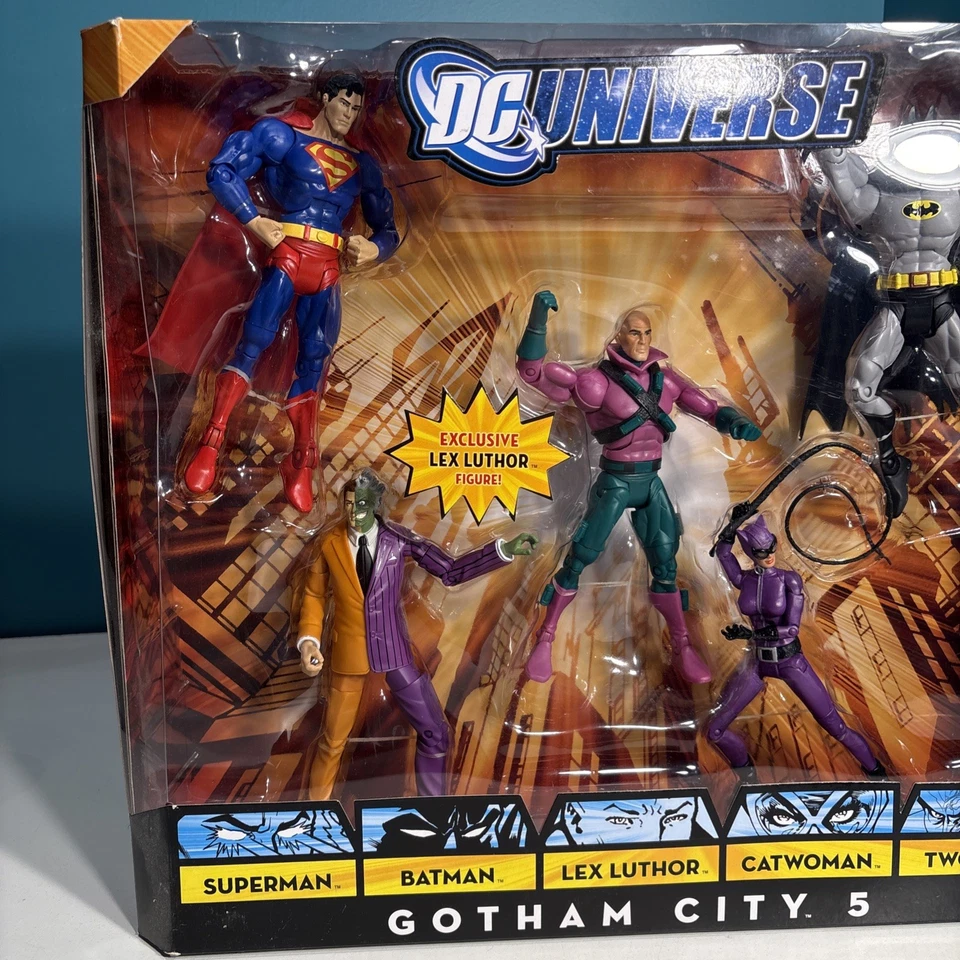 Paquete de 5 figuras de acción DC Universe Gotham City 2009 nuevo sellado Batman Superman Foto 2 de 4