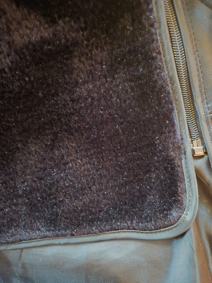 Usado en Excelente Condición Para Hombres United Face New York Chaqueta de Cuero Negro Talla XXL con Forro de Piel de Oveja Foto 3 de 4