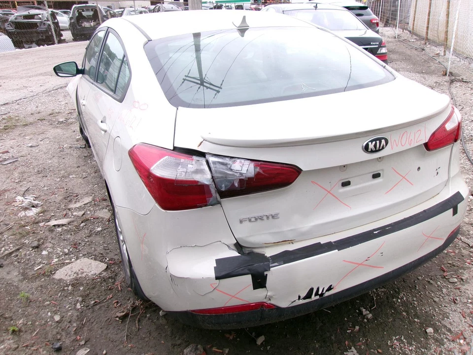 二手洗衣机液库 适合:2015 起亚 Forte 美国市场 带后雨刮器等级 — 第 3/4 张图片