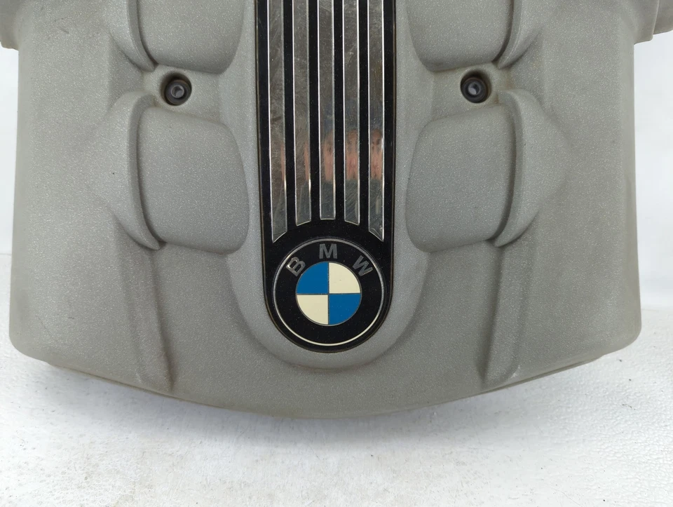 Cubierta del motor BMW 745i 2003 ZCT2M Foto 2 de 4