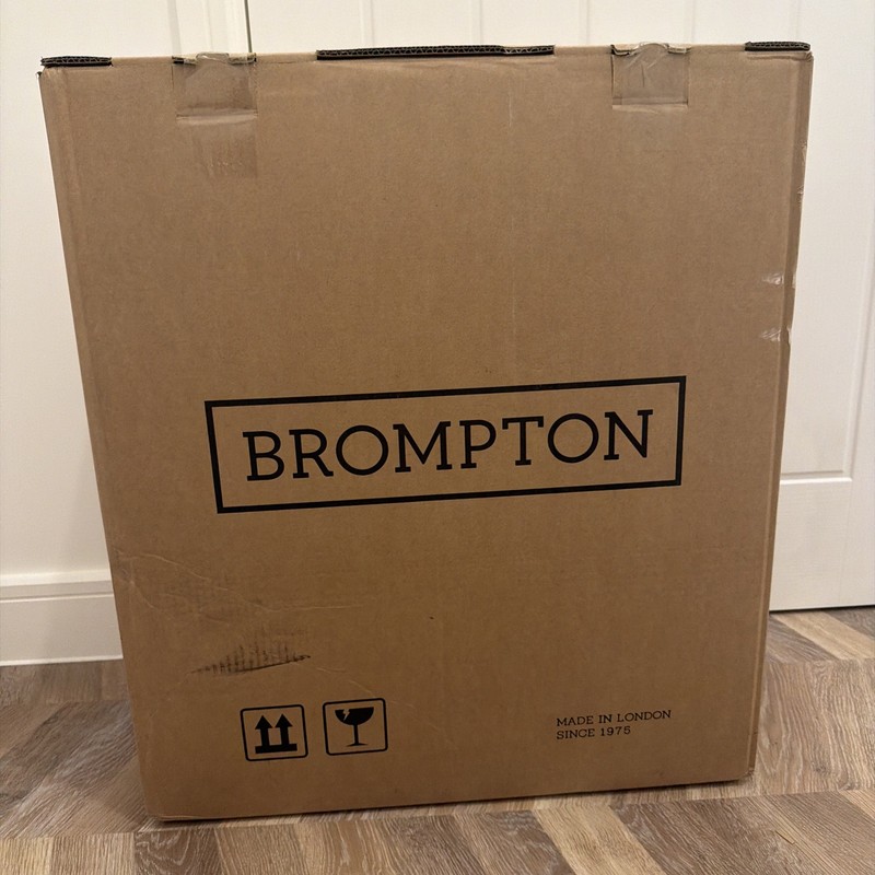Brompton C Line M4L Folding Bike – 4 Speed – Mid Handlebar – Matt Black