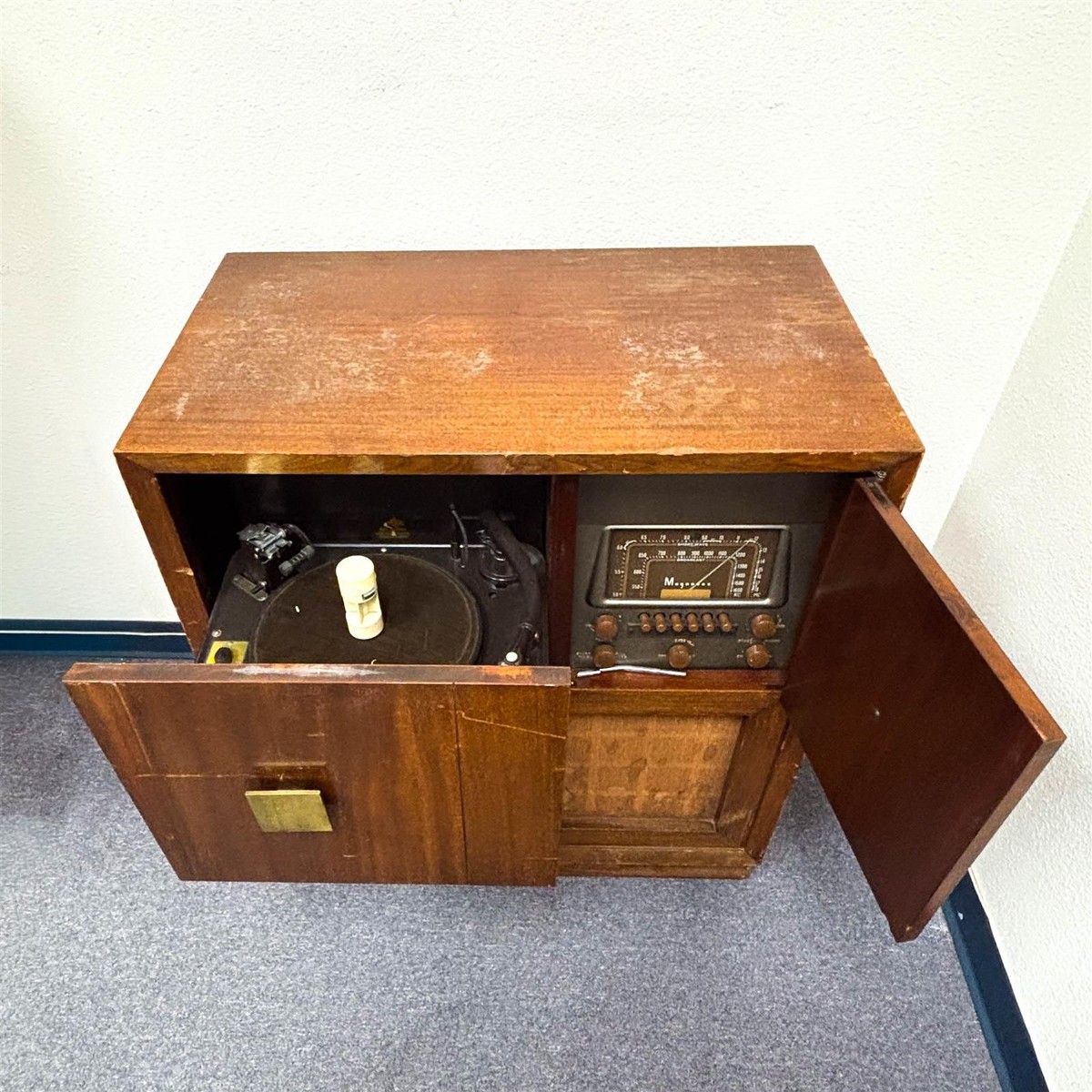 vintage 50s radio 激レア　オンブック品 Vintage Magnavox Stereo Cabinet Turntable Radio 1950s - Freight