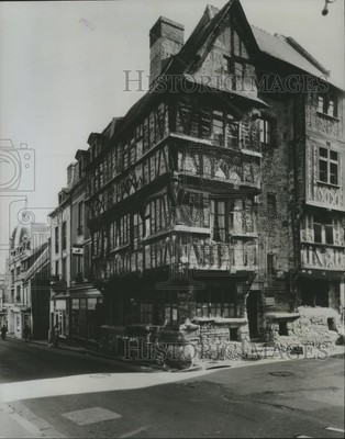 1966 Press Photo Bayeux's Old Buildings in France remain unchanged from past