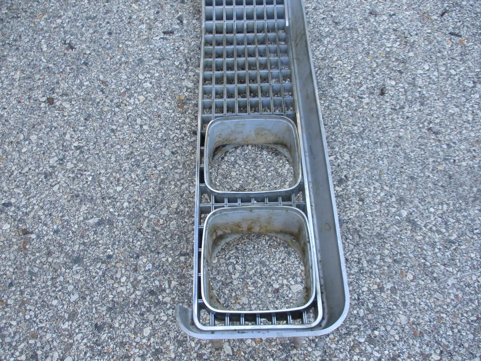 Buick Electra 225 Limited 1969 lado del pasajero derecho parrilla metálica delantera 1385196 Foto 2 de 4