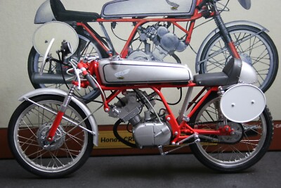 EBBRO 1:10 SCALE 1962 HONDA CR110 CUB RACING DIECAST MOTORCYCLE