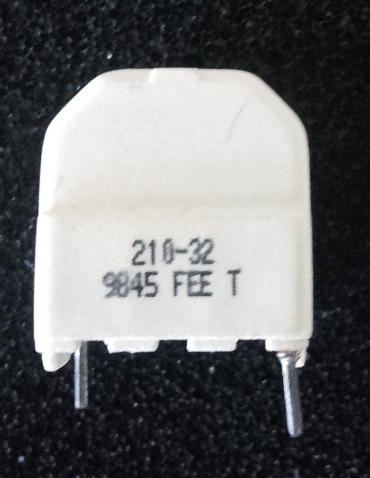 Inducteur FEE 210-32 220µH 1A en tube de 34 pièces pour montage sur carte