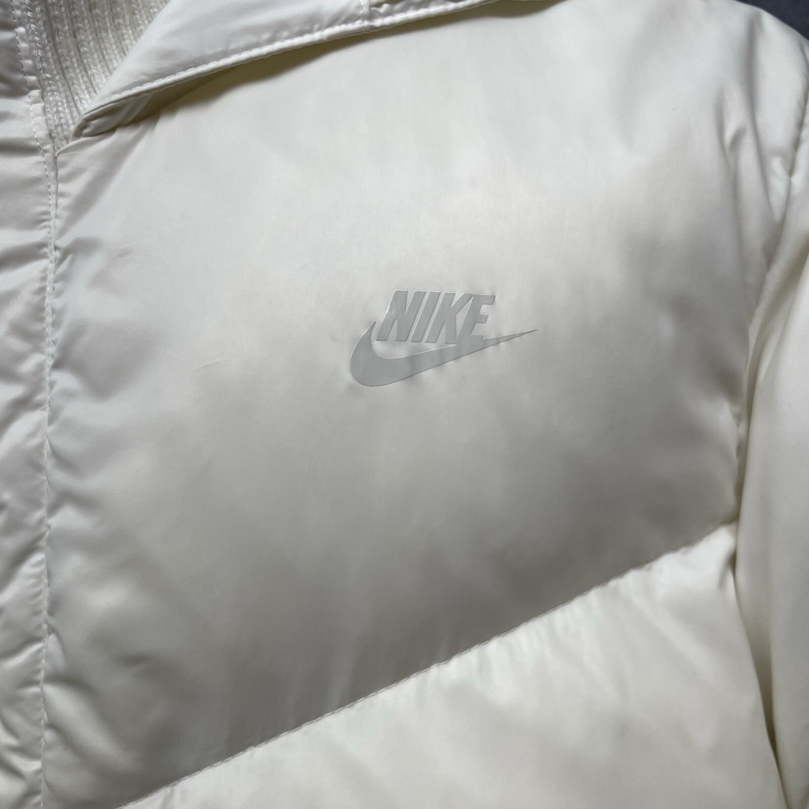 SACAI X NIKE Nike donna 550 piumino d'anatra puffer jacket con cappuccio bianco taglia media *macchie minori