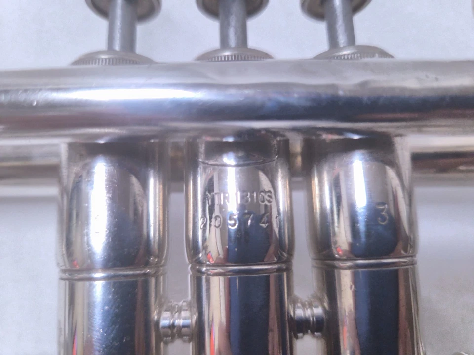 Trompeta Yamaha YTR-1310 con estuche rígido ideal para estudiantes principiantes #2324 Foto 3 de 4