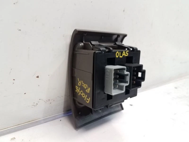 Interruptor de ventana trasera Chrysler PT Cruiser 2002  Foto 3 de 3