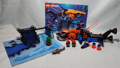 LEGO Aquazone 6190 Shark's Crystal Cave complete with Minifigures & Instructions