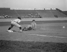 BABE RUTH RUNNING BASES NEW YORK YANKEES 1920 BASEBALL 11X14 PHOTO