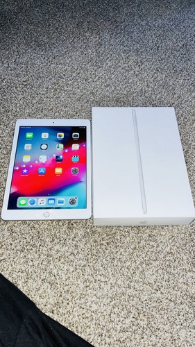 Apple iPad 5th Gen 9.7” 32gig - PARTS OR REPAIR - Picture 4 of 6