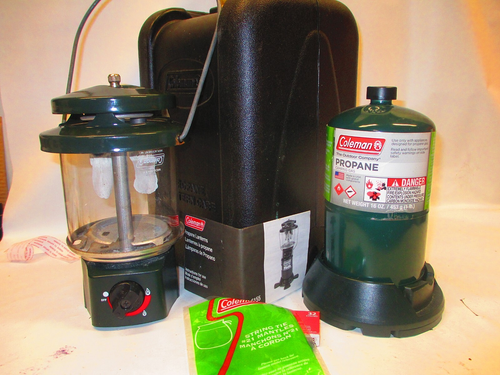 Nice Coleman Propane Lantern Model 5155 Series with Black Plastic Carrying Case - 第 1/10 張圖片