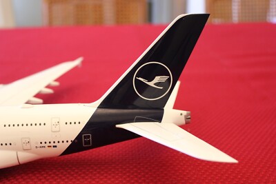 Gemini Jets Lufthansa Airbus A380 in Current Color Diecast Model 1