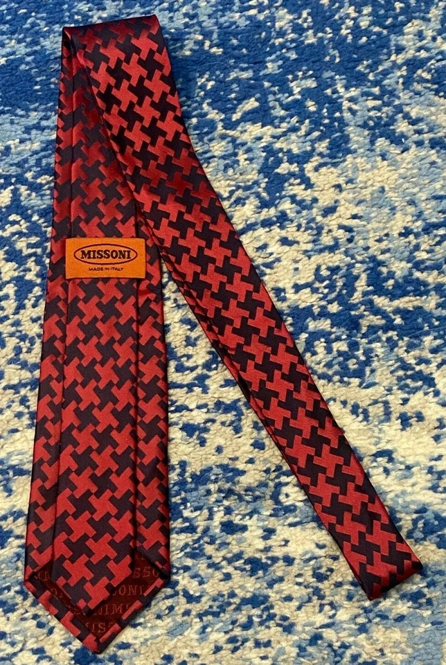 Missoni Navy Blue Deep Red Geometric Houndstooth Logo Silk Necktie Made in Italy - Image 3 of 4