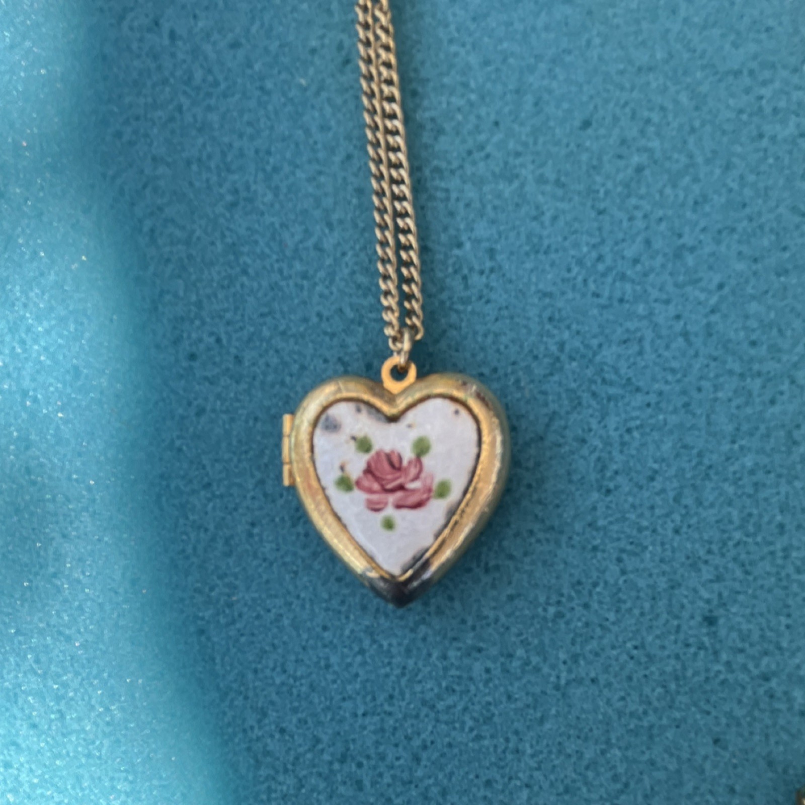 Gold Tone Heart Shaped Floral Enamel Locket Necklace Photo Pendant Chain