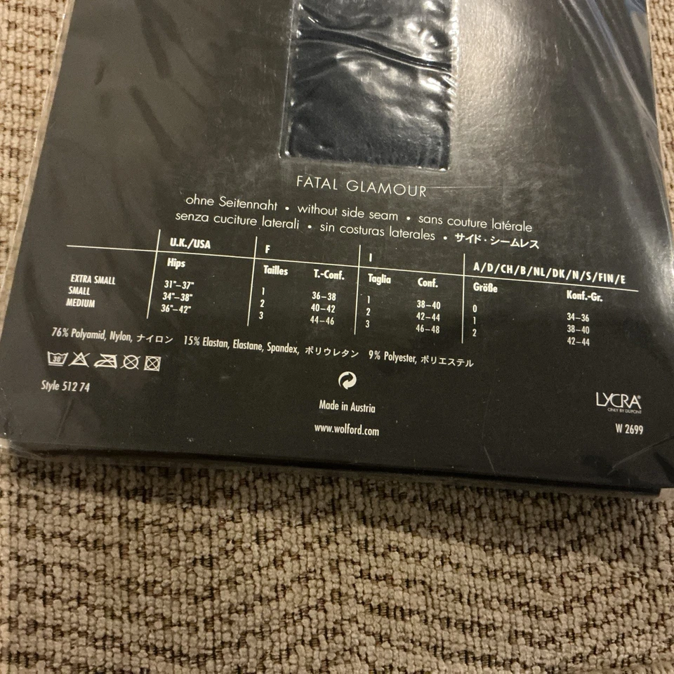 Top corto Wolford Bodyworks Fatal Glamour negro Kylie Jenner mediano gimnasio fitness Foto 4 de 4