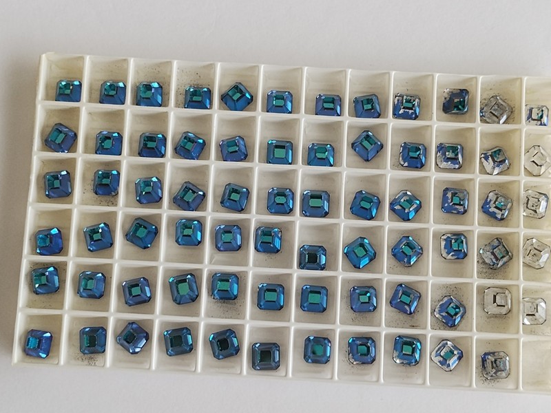 71 Vintage Rare Swarovski Flatback Pyramid 6mm Crystal Bermuda Blue Damaged Foil