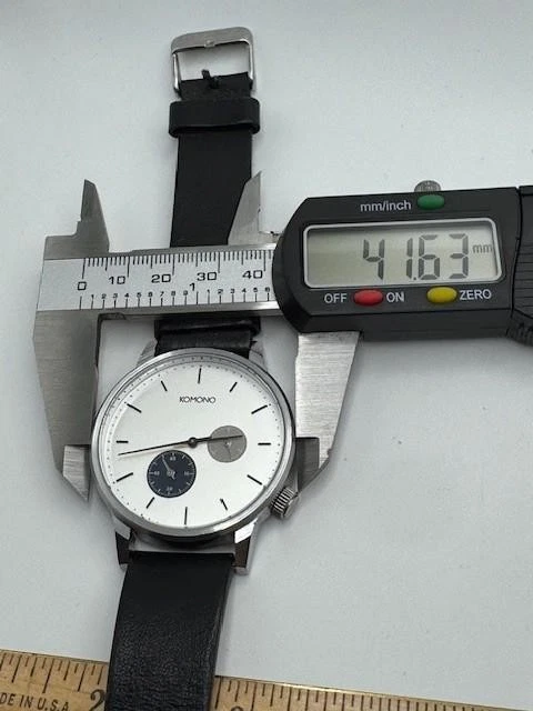 Reloj Hombre KOMONO Who's Who Gallery 384/400 Tono Plata Cuarzo Batería Nueva Foto 3 de 4