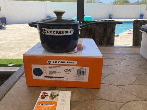 Neu im Karton Le Creuset emaillierter Gusseisen Signatur Kochtopf 1,75 Quart, Agave
