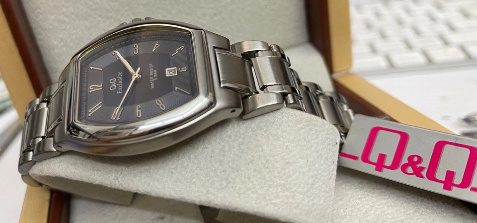 UNISEX Armbanduhr exclusive Design Tonneau komplett Edelstahl Q&Q U76J002 - Bild 2 von 4