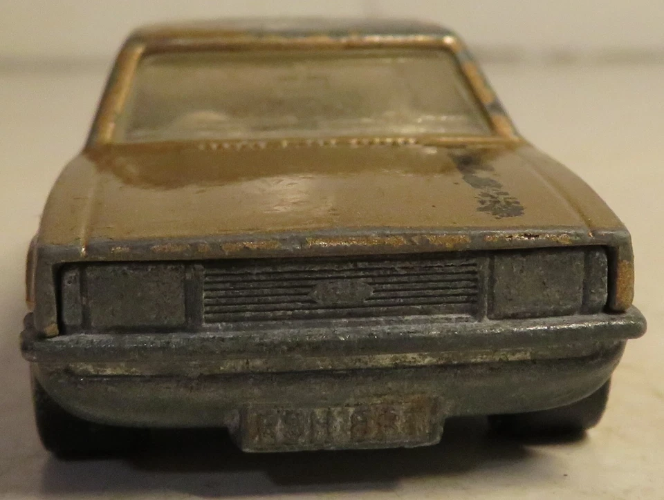 Ford Cortina 1979 Matchbox Lesney Superfast #55 dorado con interior blanco juguete usado Foto 3 de 4