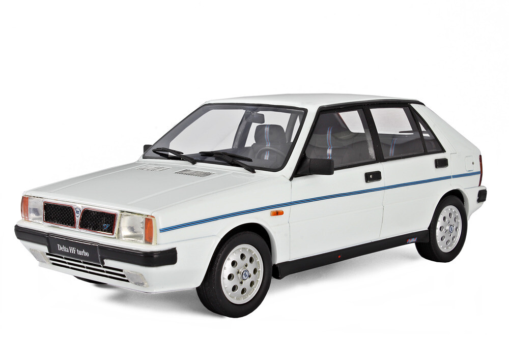 Lancia Delta HF Turbo IE Martini 1/18 par Laudoracing LM108D