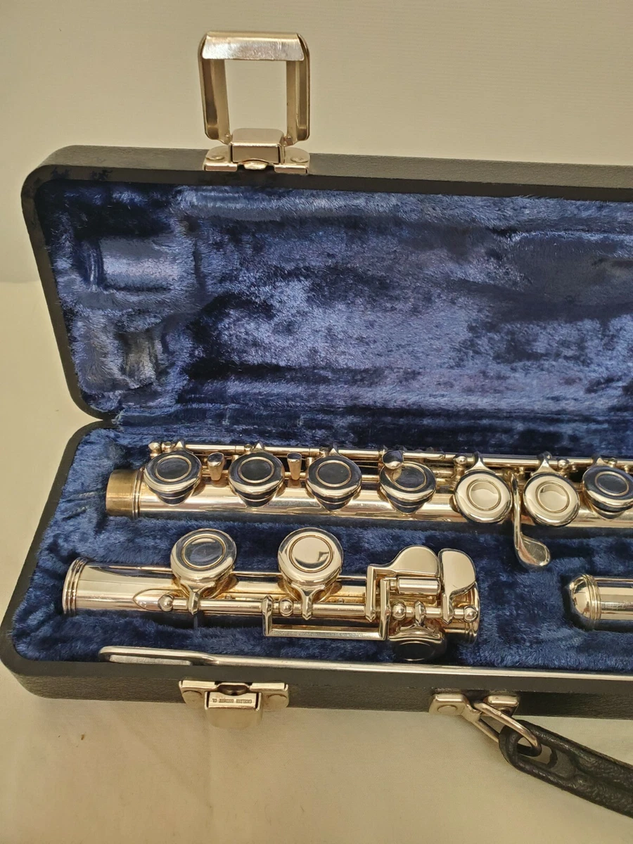 Vintage Armstrong Flute 104 USA made with hard shell case