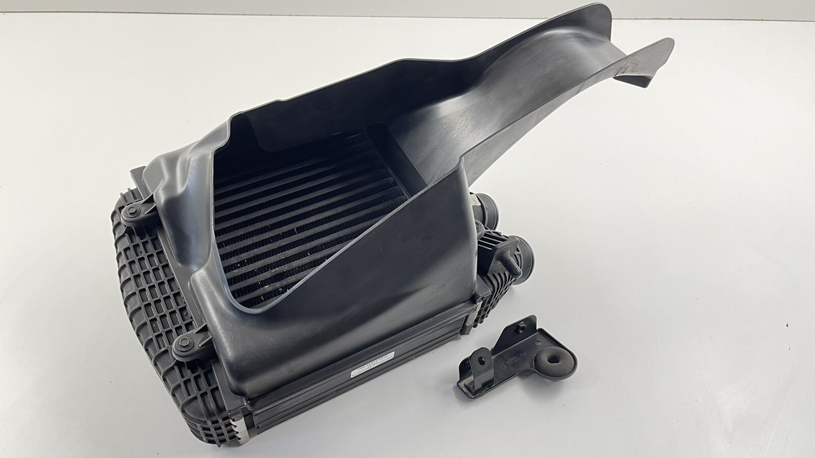 14-17 MASERATI GHIBLI PASSENGER RIGHT TURBO INTERCOOLER W/ DUCT 670009833 OEM