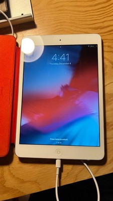 Apple iPad Mini 2, 16GB Wi-Fi, Model A1489, Silver