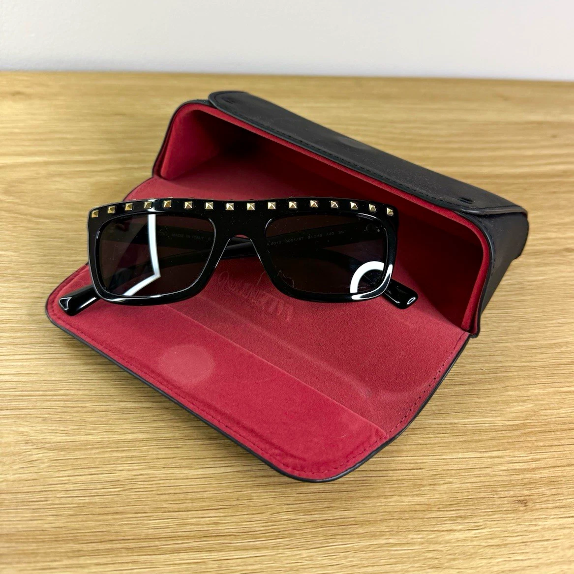 Valentino Plastic Frame Square Sunglasses for Women for sale  display picture 3