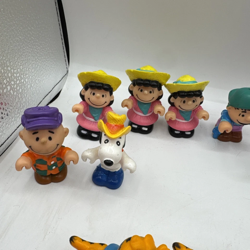 Lote De Colección De Mini Estatuillas (21) Charlie Brown, Bert & Ernie, Pasas, Más Foto 4 de 4