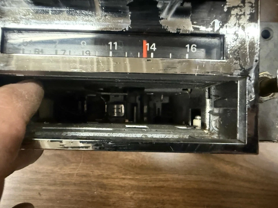 Ford Mustang Mach 1 Boss AM 1972 8 pistas radio tablero D2ZA-19A242-AF sin probar Foto 3 de 4