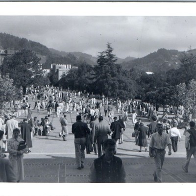 c1950s UC Berkeley CA University Campus Student Crowd Plaza Dwinelle Photo 5''