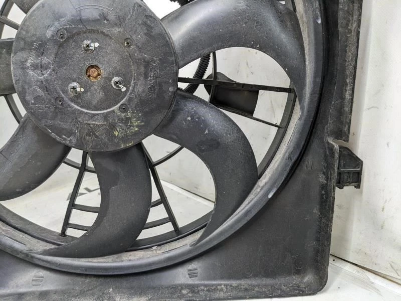 2010-2013 Kia Sportage 2,4 л радиатор охлаждения вентилятор мотор в сборе 25380-2S500 OEM  - Изображение 2 из 4