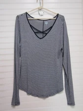 SO Juniors Fitted Lightweight V-Neck Blue/White Striped Long Sleeve Shirt Size X