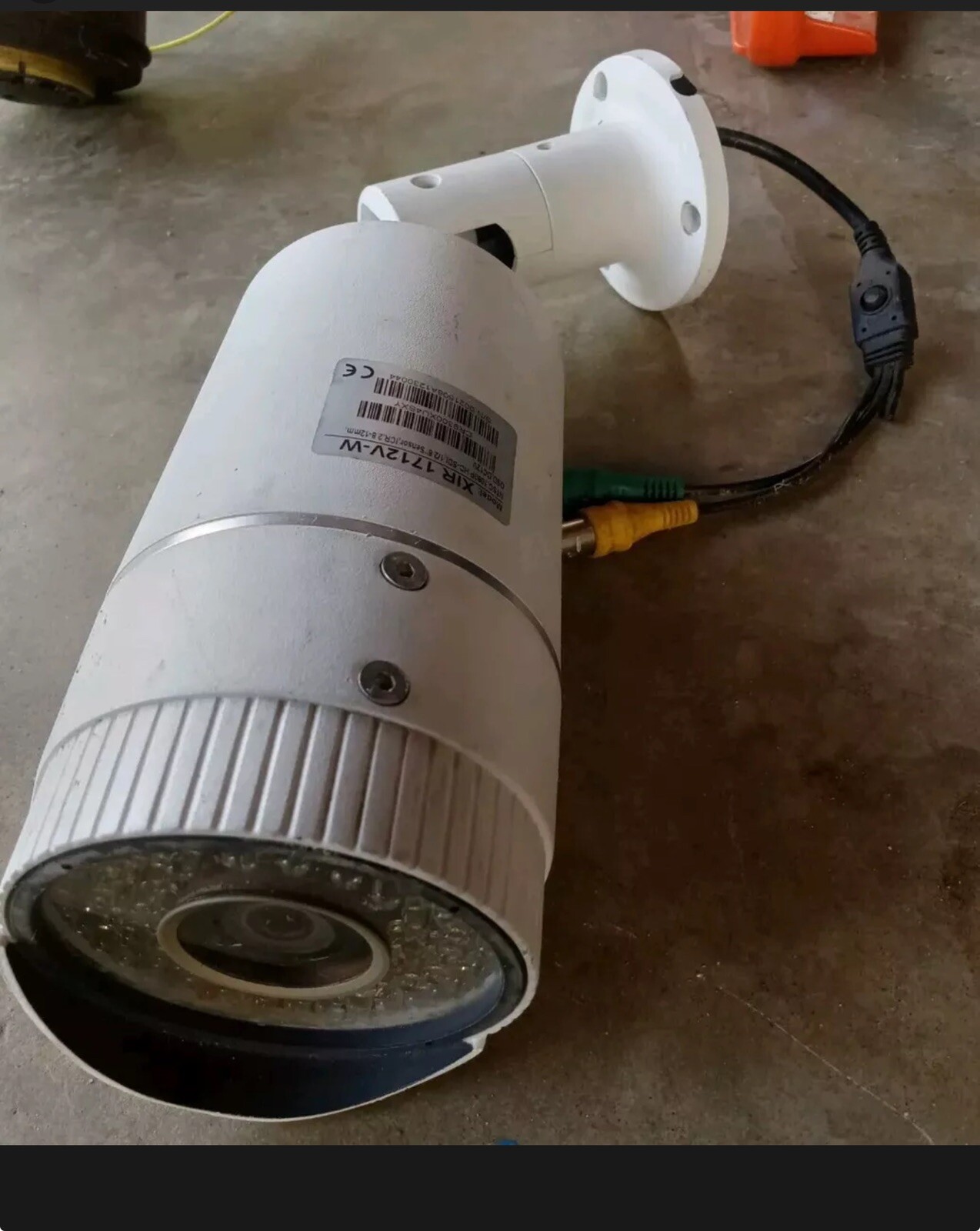 HD-SDI 1080p Bullet Camera with Auto-Iris VF Lens and 72 IR LEDs for Enhanced Security-image