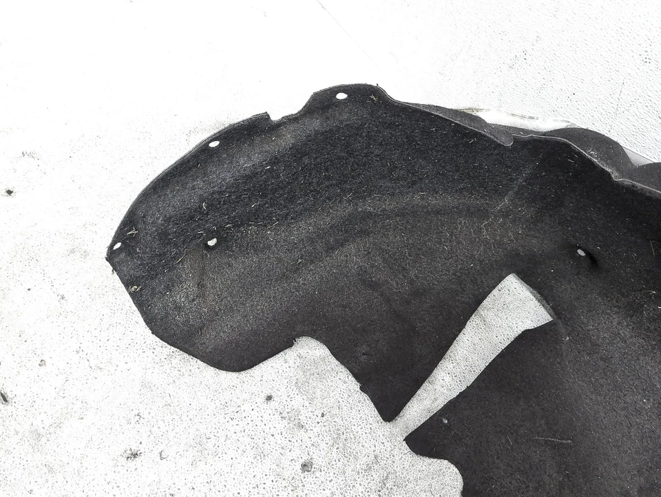 Mercedes-Benz Slc43 Amg 2017-2020 revestimiento interior cuarto rueda pasajero trasero Foto 2 de 4