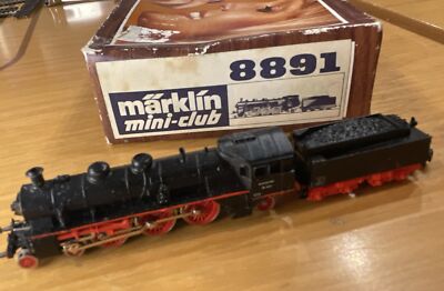 marklin　mini-club　2001 & 2005　クリスマス限定モデル Z Scale Marklin 8100 BR 18 Steam Locomotive & 3 Passenger