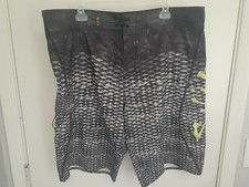 Salt Life SLX-QD Vapor Stretch Board Shorts Mens Size 38x11 Reptile Print Swim