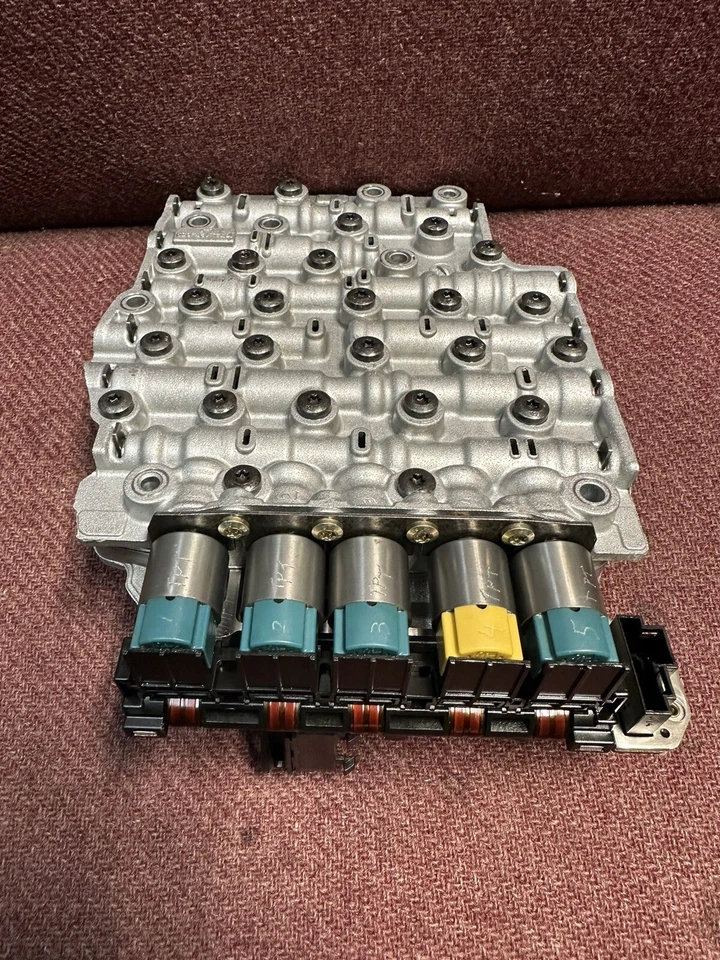 Cuerpo de válvula de transmisión Ford Freestyle CFT30 con 5 solenoides incluido mecatrónico Foto 3 de 4