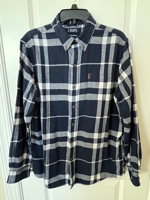 CHAPS PERFORMANCE MENS PLAID BUTTON DOWN LONG SLEEVE NAVY BLUE SHIRT  L