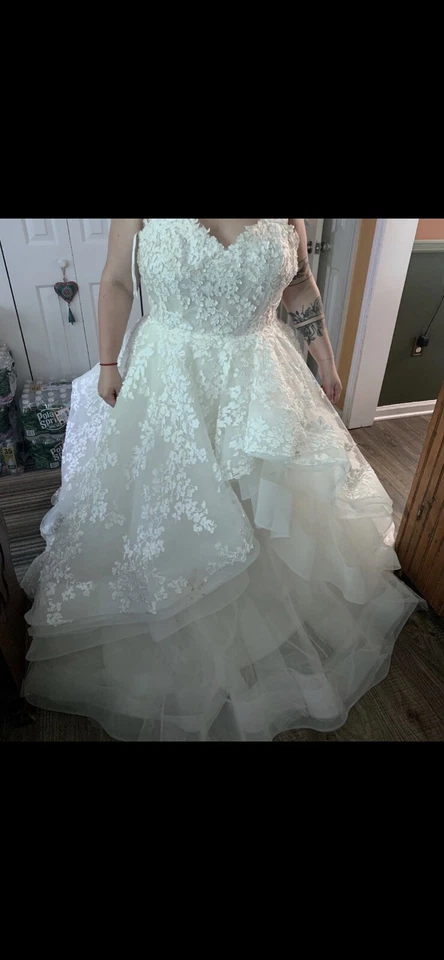 Vestido de novia Estee Lázaro Foto 3 de 4